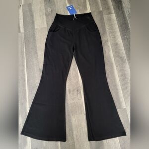 NWT Lustriq Black, High Waisted,Flare Leg Yoga/Legging Pants With Pockets Size L
